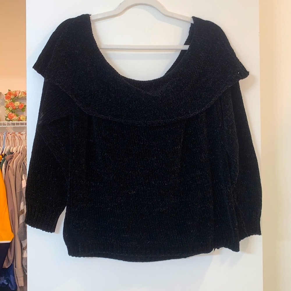 Off the shoulder, sweater